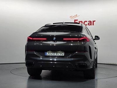 2022 BMW X6 photo 3