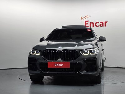 2022 BMW X6 photo 2