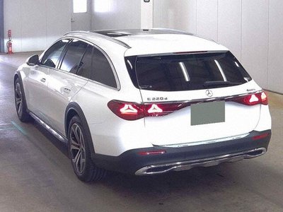 MERCEDES-BENZ E-CLASS - 1