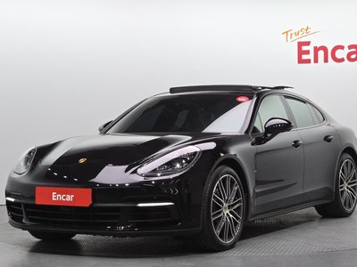 PORSCHE PANAMERA - 1