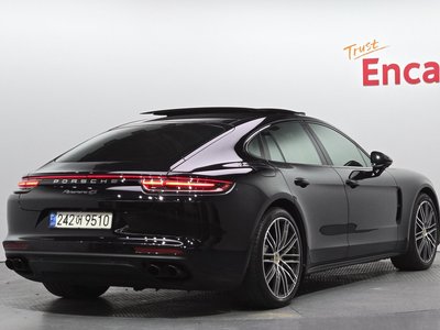 PORSCHE PANAMERA - 3