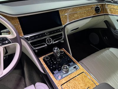 صورة 9 لـ 2020 Bentley FLYING SPUR