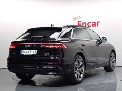 AUDI Q8 - 4