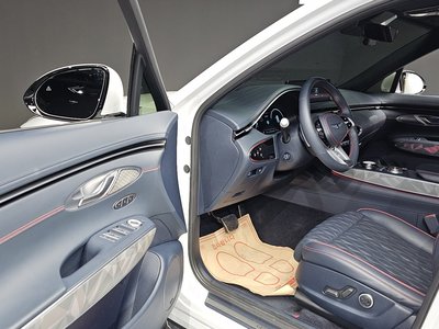صورة 10 لـ 2022 Genesis GV70