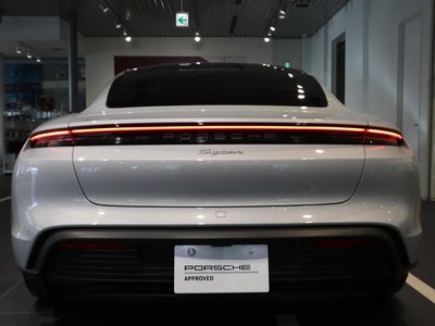PORSCHE TAYCAN - 10