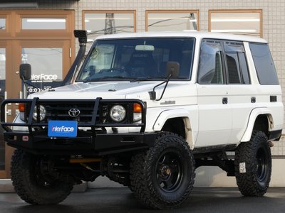 TOYOTA LAND CRUISER 70 - 1