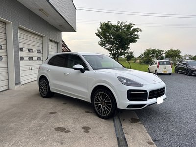 PORSCHE CAYENNE - 8
