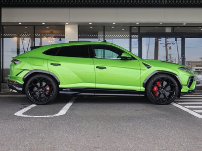 LAMBORGHINI URUS - 7