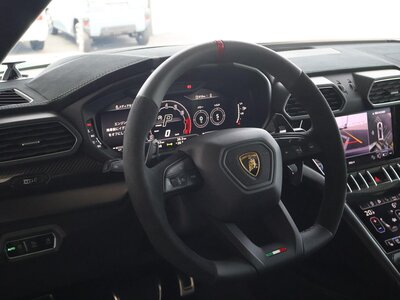 LAMBORGHINI URUS - 8