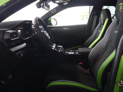 LAMBORGHINI URUS - 10