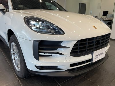 PORSCHE MACAN - 10