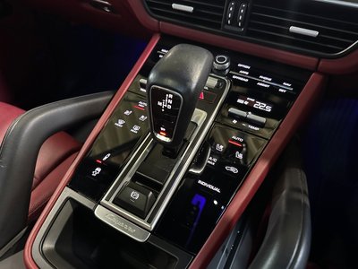 2022 Porsche CAYENNE photo 9