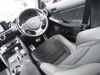 2023 Lexus IS thumbnail 54