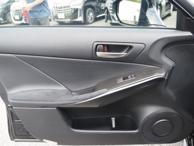 2023 Lexus IS thumbnail 51