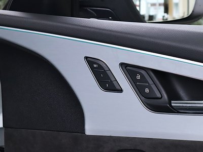 صورة مصغرة 30 لـ 2021 AUDI Q8