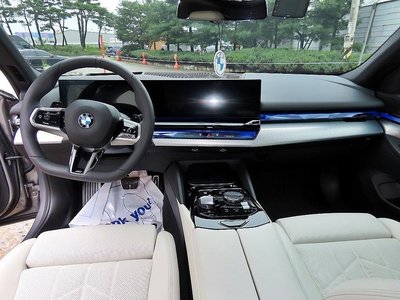 2025 BMW 5 SERIES 照片 3