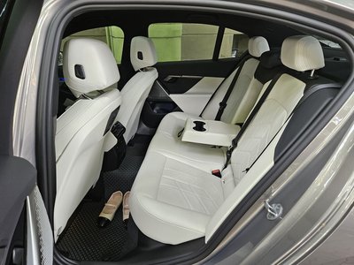 2025 BMW 5 SERIES 照片 7