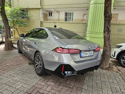 2025 BMW 5 SERIES 照片 4