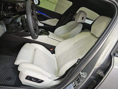 2025 BMW 5 SERIES 照片 6