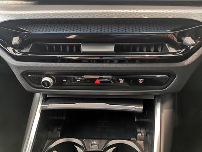 صورة مصغرة 30 لـ 2025 BMW 3 SERIES