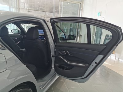 صورة مصغرة 35 لـ 2025 BMW 3 SERIES