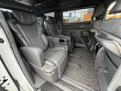 2024 Toyota ALPHARD — фото 9