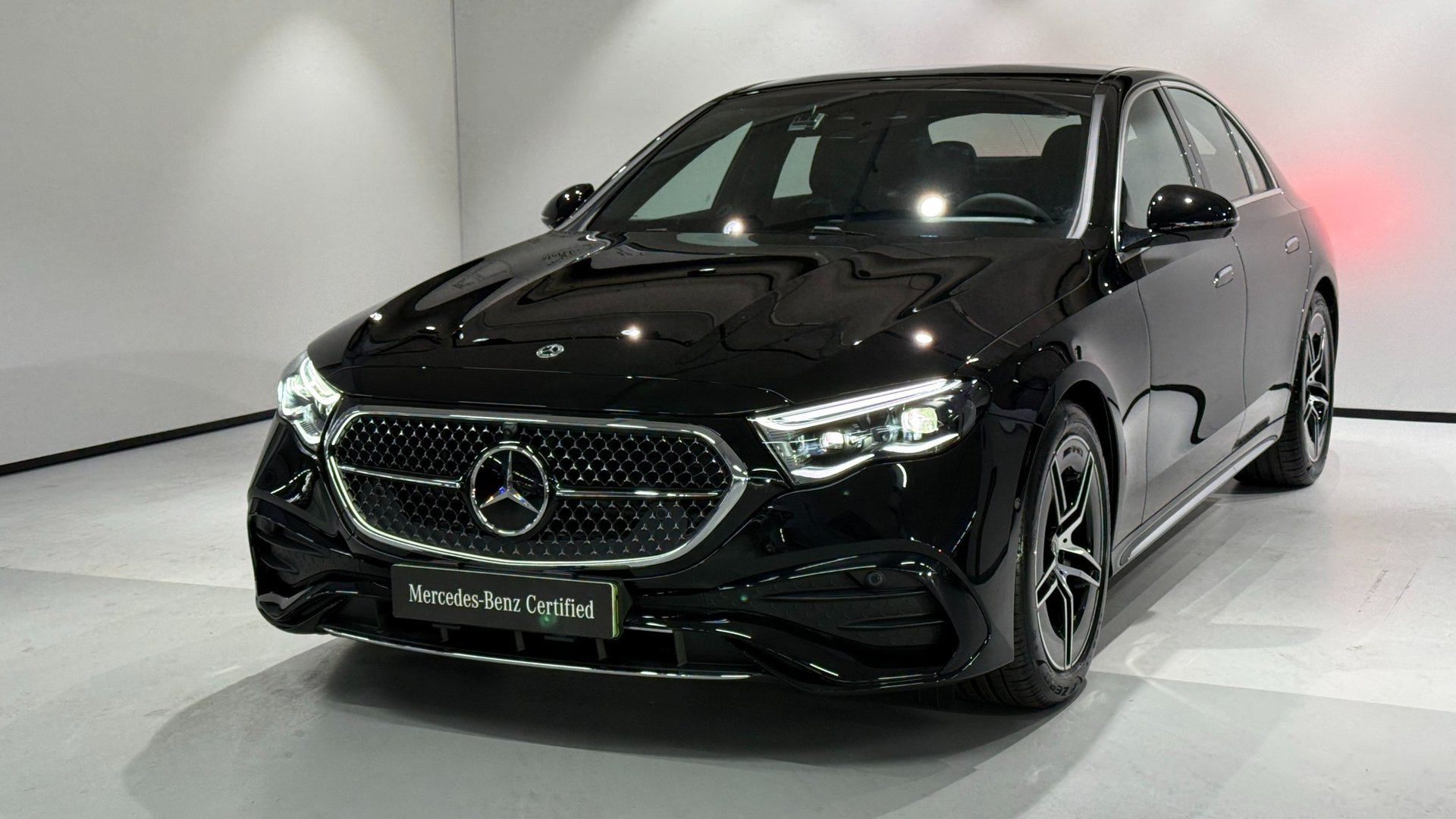 MERCEDES-BENZ E-CLASS - View 1