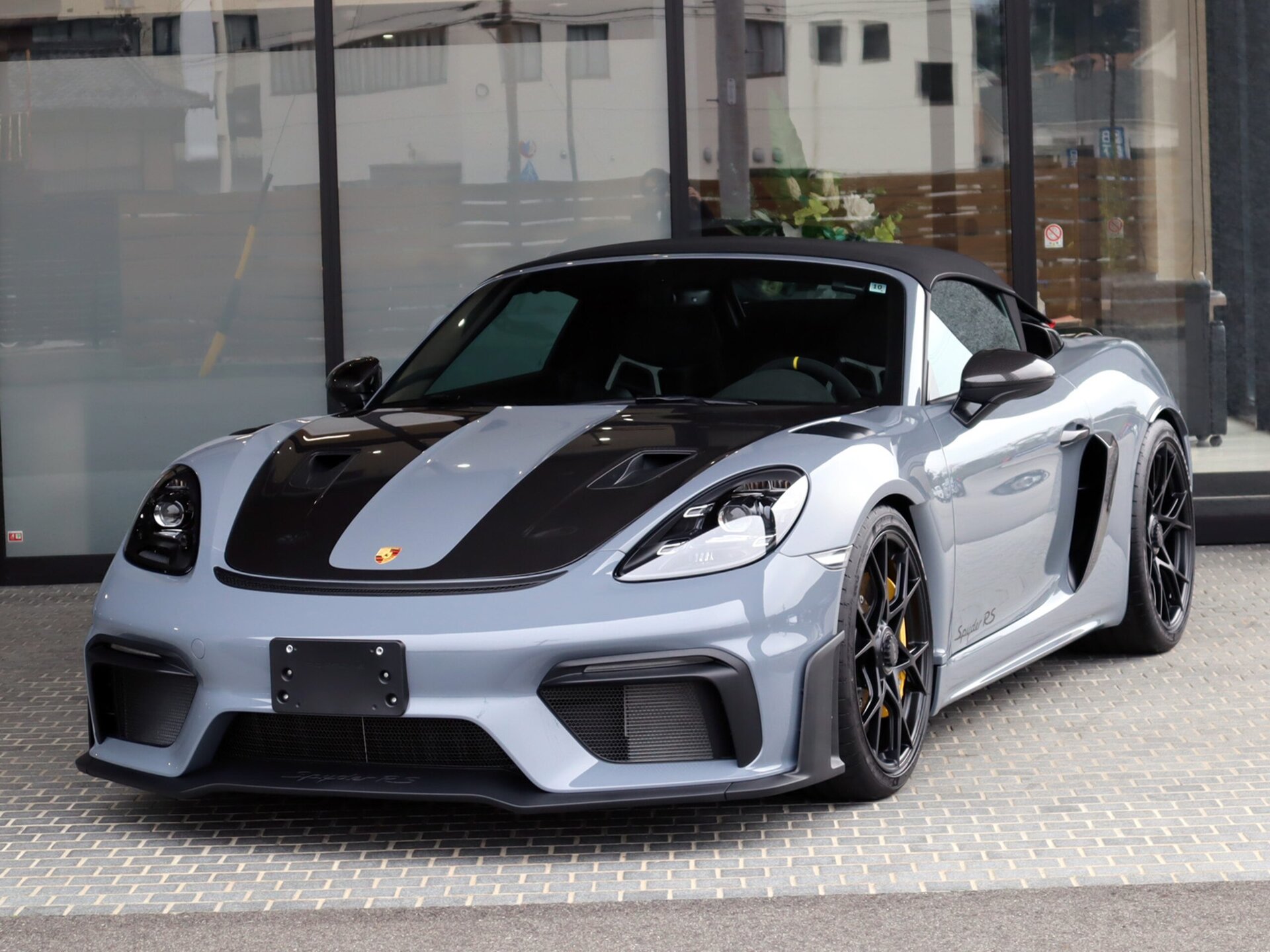 PORSCHE 718 SPYDER - View 1