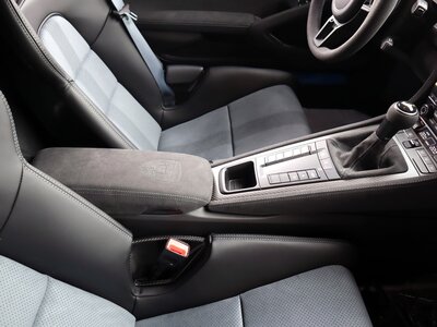 PORSCHE 718 SPYDER - 8