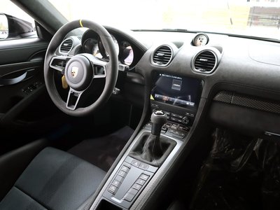 PORSCHE 718 SPYDER - 4