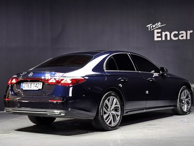 صورة 4 لـ 2024 Mercedes-BENZ E-CLASS