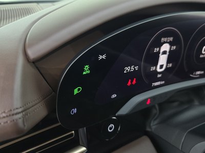 صورة مصغرة 25 لـ 2021 Porsche TAYCAN