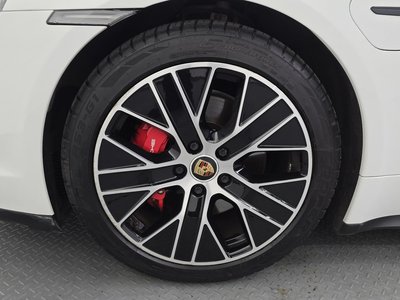 صورة 6 لـ 2021 Porsche TAYCAN