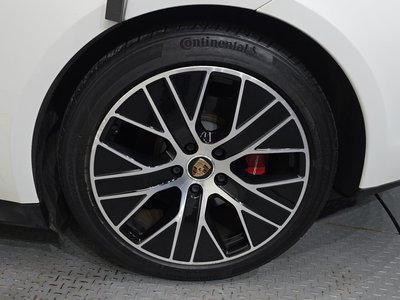 صورة 8 لـ 2021 Porsche TAYCAN