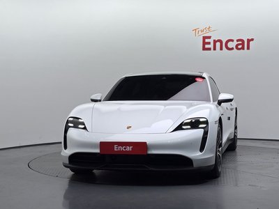 صورة 2 لـ 2021 Porsche TAYCAN