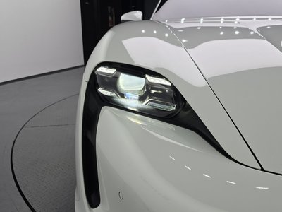 صورة 9 لـ 2021 Porsche TAYCAN