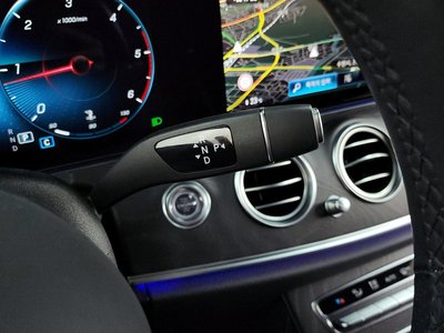 MERCEDES-BENZ E-CLASS - 9