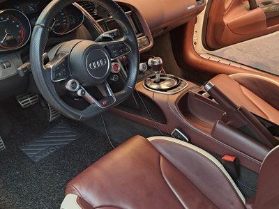 صورة 5 لـ 2015 AUDI R8