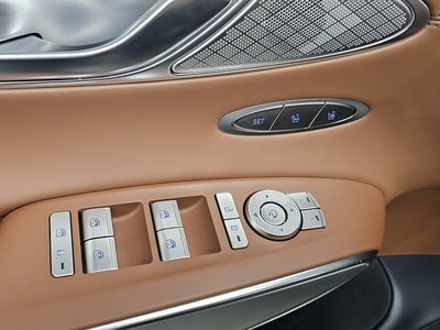 2024 Genesis GV70 — миниатюра 27