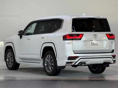 TOYOTA LAND CRUISER 300 - 8