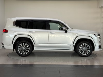 TOYOTA LAND CRUISER 300 - 7