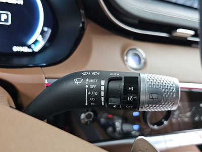2022 Genesis GV70 — миниатюра 28