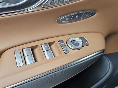 2022 Genesis GV70 — миниатюра 29