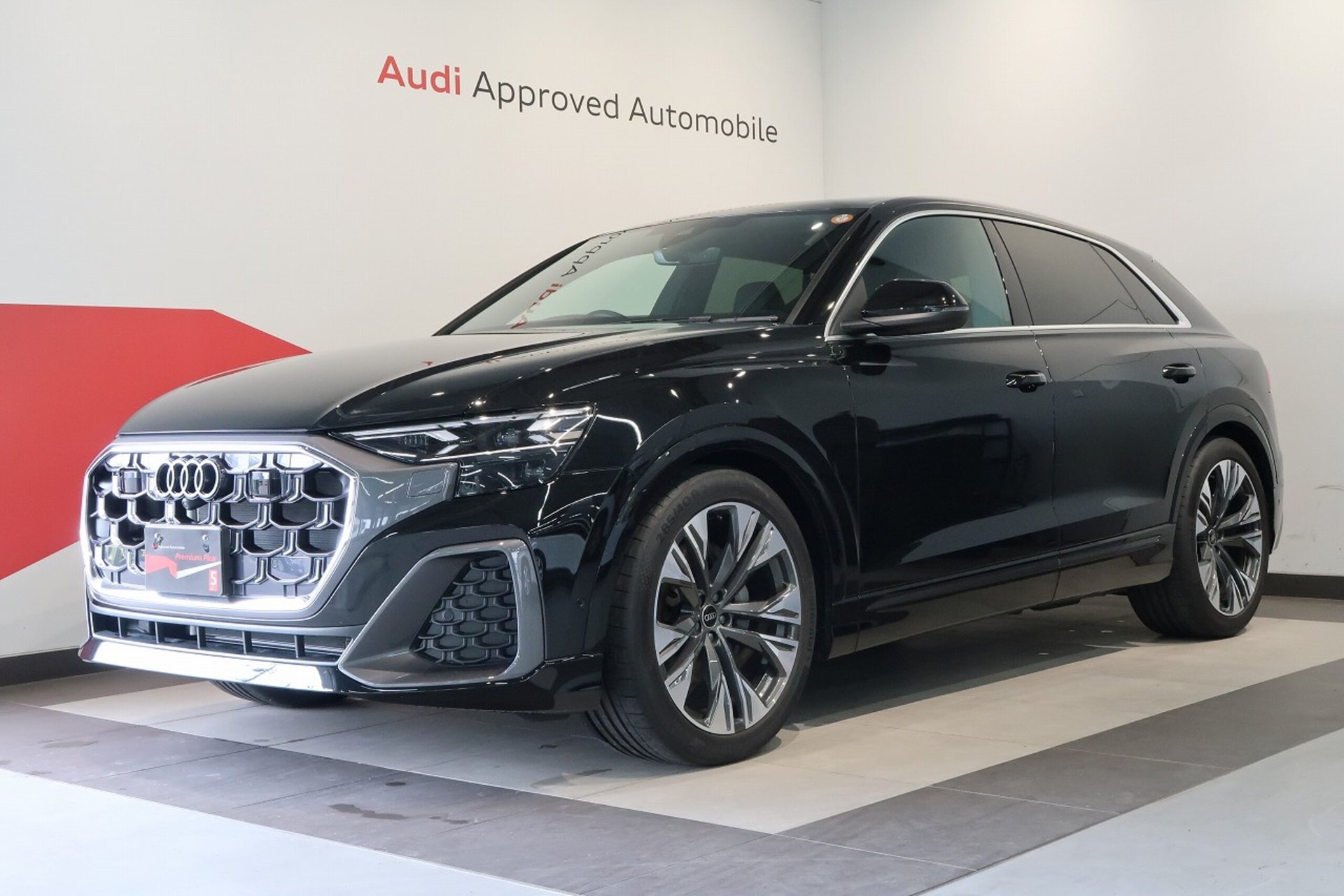 AUDI Q8 - View 1