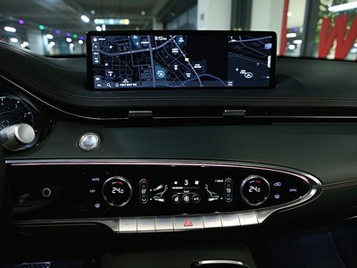 صورة 10 لـ 2021 Genesis GV70