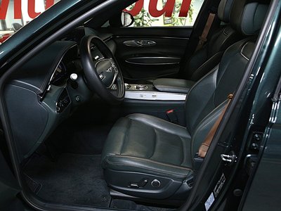 صورة 8 لـ 2021 Genesis GV70
