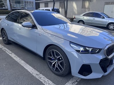 BMW 5 SERIES - 1