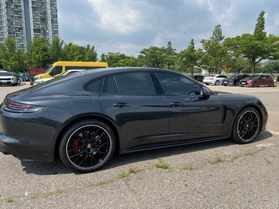 PORSCHE PANAMERA - 3