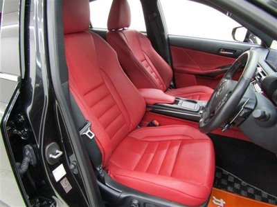 LEXUS IS - 4