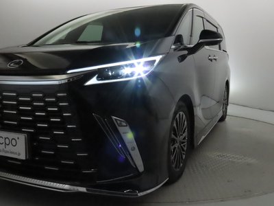 LEXUS LM - 7